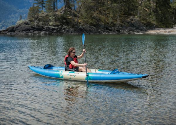 Les 5 raisons de choisir un paddle gonflable pour vos sorties en eau